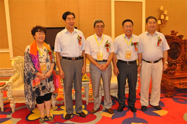 刘苏华董事长与崔学军社长等领导出席红日集团会议